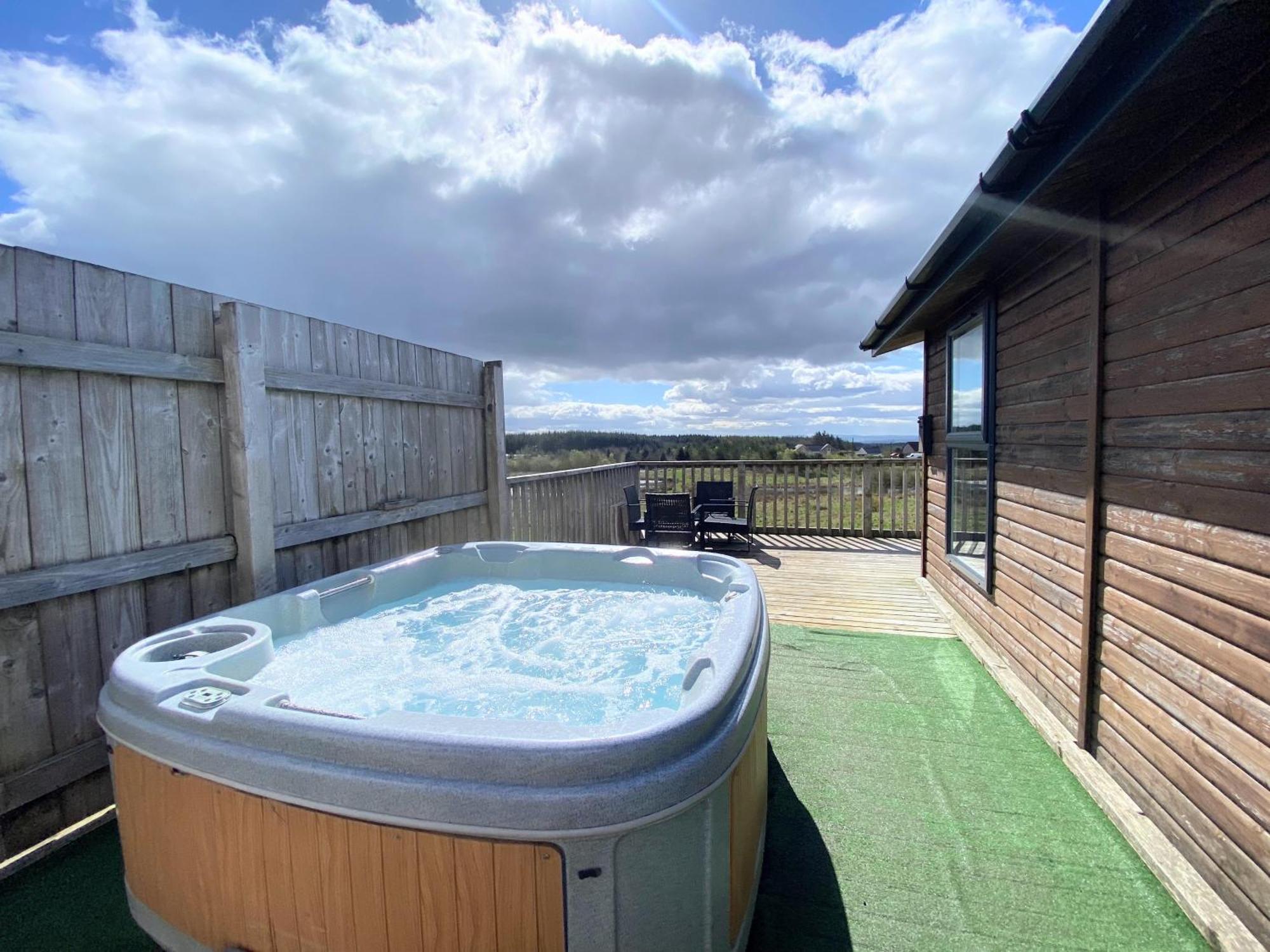 Villa Benarty 11 With Private Hot Tub - Fife - Loch Leven - Lomond Hills - Pet Friendly à Kelty Extérieur photo