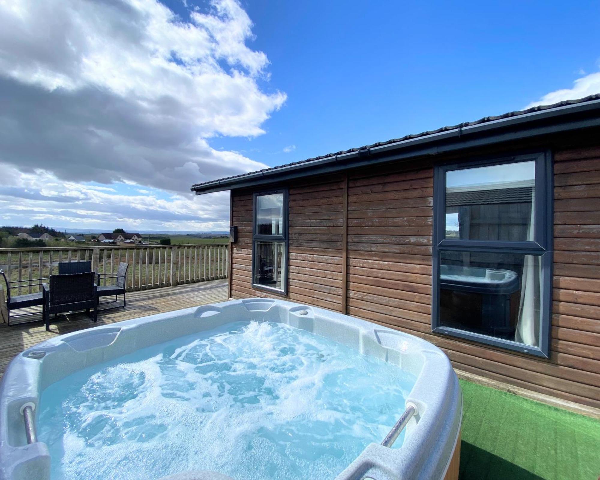 Villa Benarty 11 With Private Hot Tub - Fife - Loch Leven - Lomond Hills - Pet Friendly à Kelty Extérieur photo
