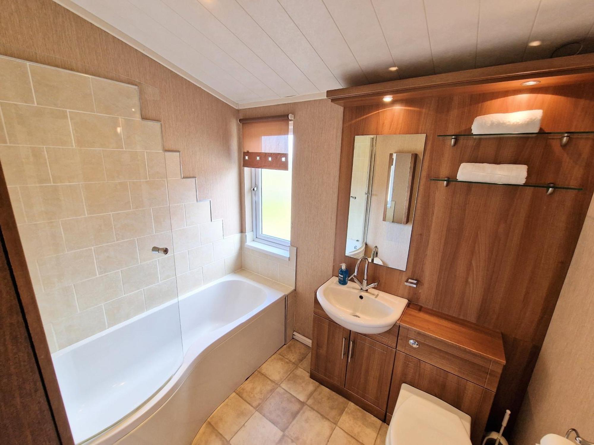 Villa Benarty 11 With Private Hot Tub - Fife - Loch Leven - Lomond Hills - Pet Friendly à Kelty Extérieur photo