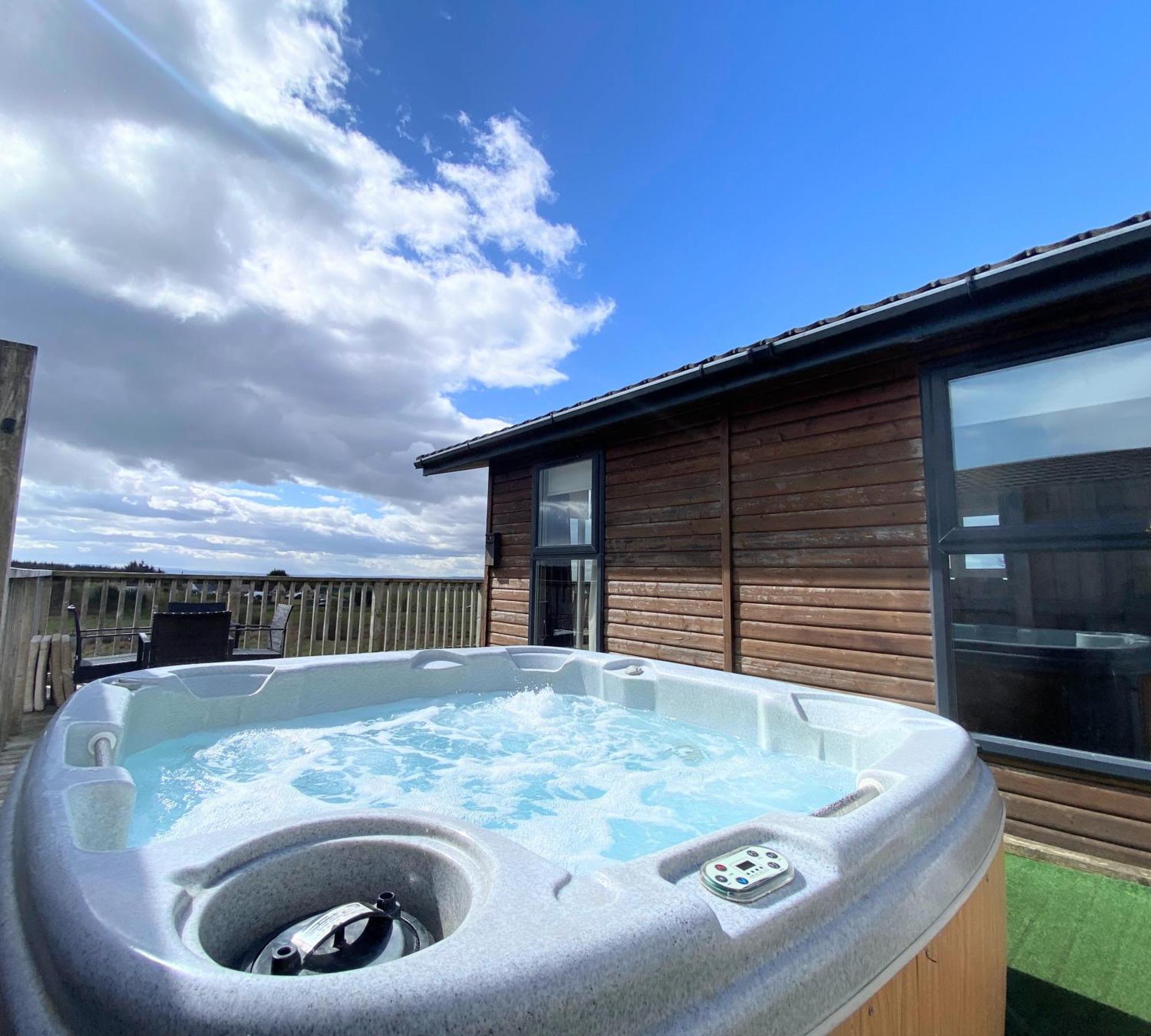 Villa Benarty 11 With Private Hot Tub - Fife - Loch Leven - Lomond Hills - Pet Friendly à Kelty Extérieur photo
